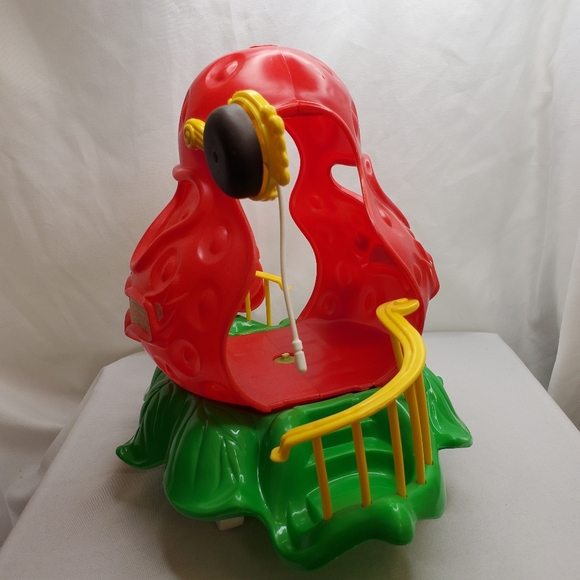 Vintage 1982 Kenner Strawberry Shortcake Big Berry Trolly Vehicle - Picture 6 of 9